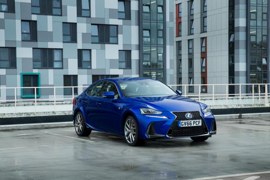 Lexus IS300h F-Sport 2016 года  (UK) (фото 2 из 17)